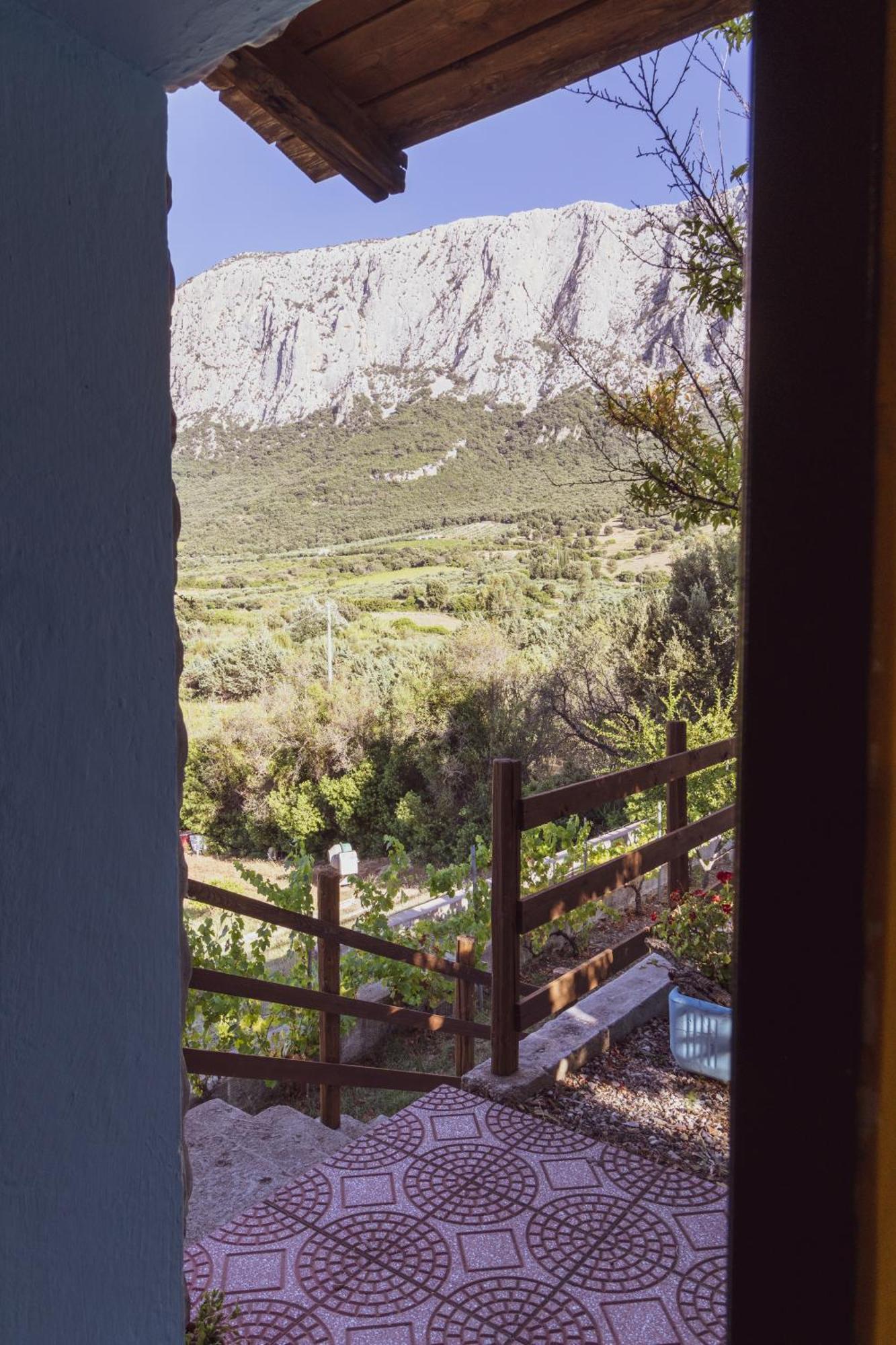Panoramic House Villa Oliena Exterior photo